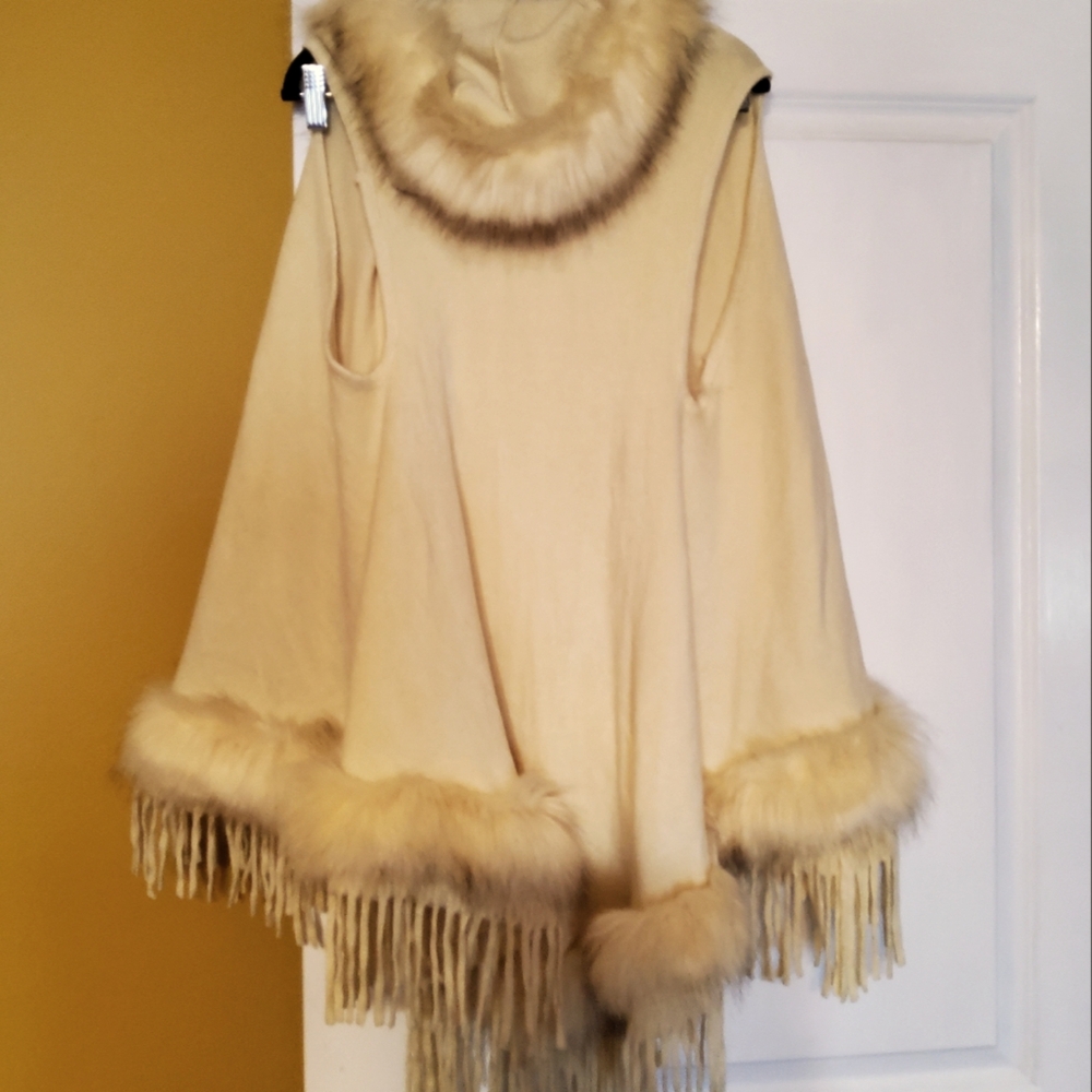 Elegant Beige Faux Fur Trim Sweater Poncho